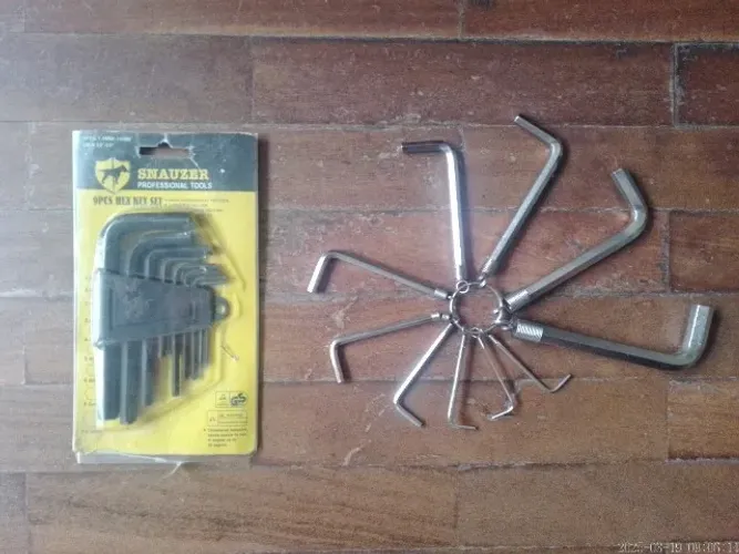 Chaves de fenda e Allen + Trenas e metro + Cadeado para bicicleta