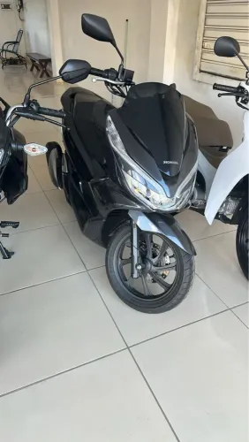 PCX ÚNICA DONA 3.000 km 