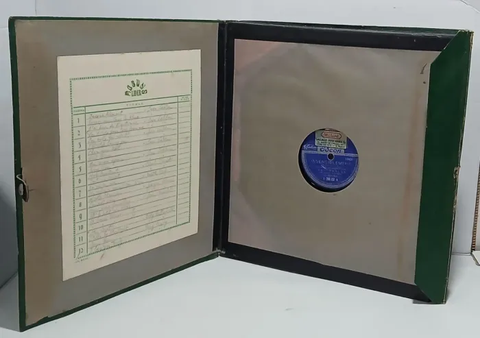 Álbum com 12 discos de baquelite - Sem teste