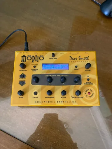 Mopho m Synthesizer - Dave Smith (bem abaixo do preço)
