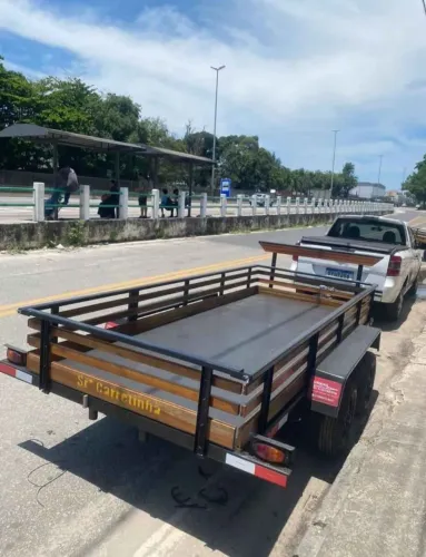 Carreta de madeira para carga