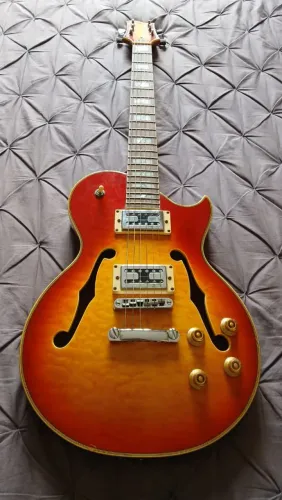 Guitarra Elétrica Semi-acústica Eagle Golden GSH560