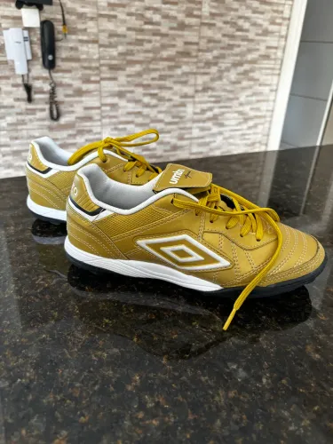 Chuteira society umbro speciali III PRO