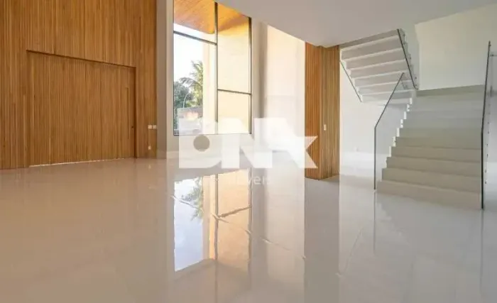 Casa em Condomínio : Triplex / Residencial / Barra da Tijuca