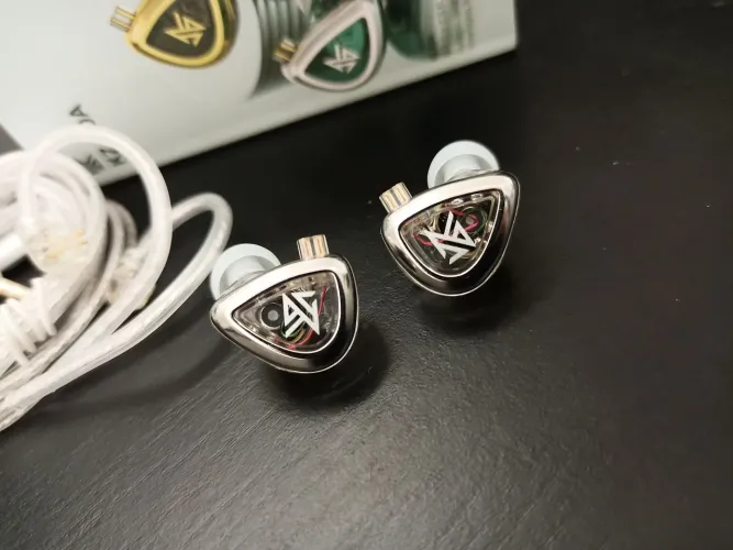 Fones KZ EDA versão Balanced 