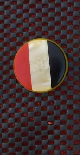 Botão antigo com bandeira
