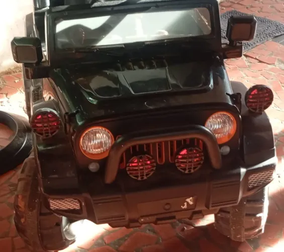 Miniatura de Jeep Elétrico Infantil