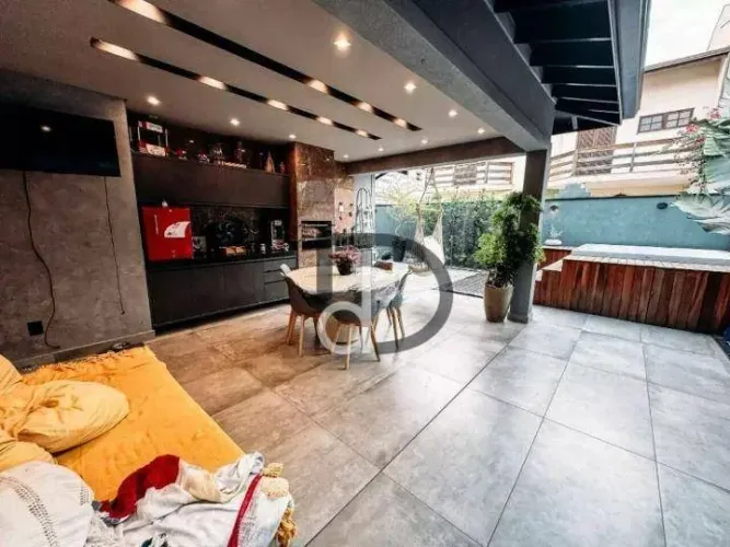 Casa com 3 quartos à venda, 196 m² por R$ 1.800.000 - Condomínio Vivenda das Quaresmeiras