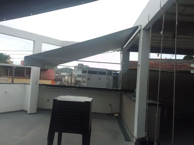 Toldo Retrátil em lona com estrutura Metálica galvanizada -novo