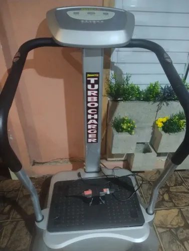 Vende-se máquina de exercícios... contato *