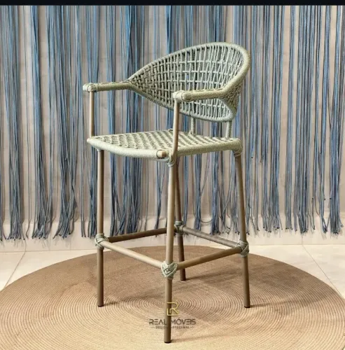 Transforme seu Espaço com Nossas Banquetas Modernas e Elegantes.