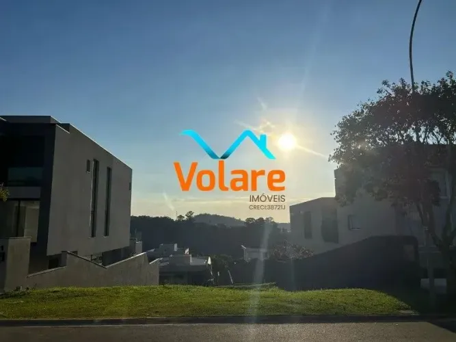 Terreno à venda em condomínio de luxo em Alphaville, Santana de Parnaíba-SP: 490m² de opor