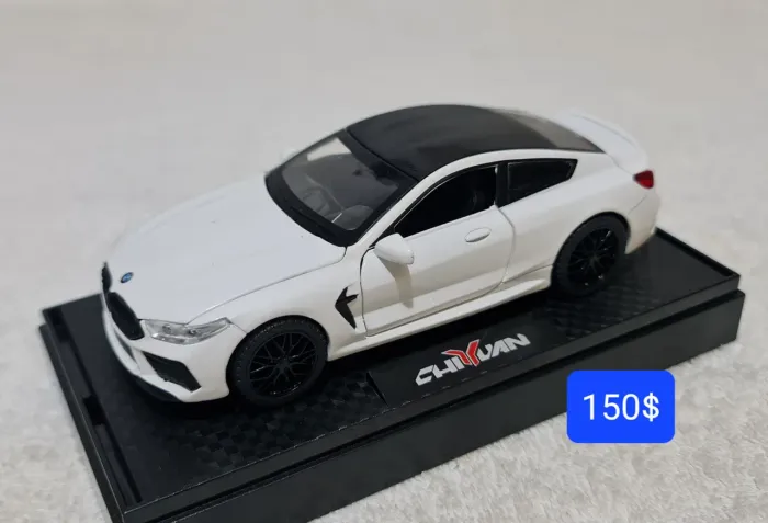 Carrinho miniatura BMW M8 