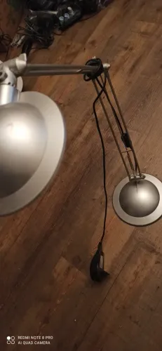 Bela luminaria articulada com lampada halogena