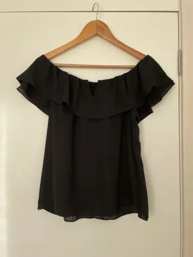 Blusa ombro a ombro tam P / M Preta