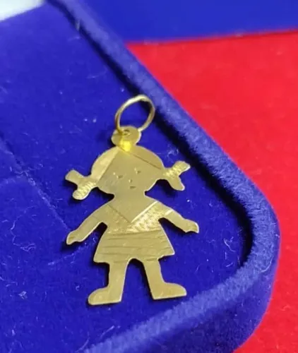 Pingente Menina Ouro 18 Kilaste Peso 1.00 Grama 17 mm  Maciço                             