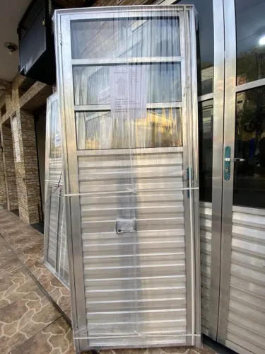 DESCONTO EXCLUSIVO - PORTA DE ALÚMINIO C/VIDROS FIXOS 2.10X80