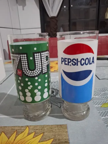 Copos Pepsi e 7UP anos 80
