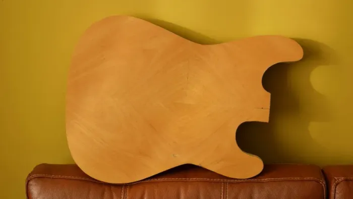 Corpo para guitarra ou baixo compensado com topo marfim (C198)