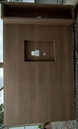 Painel para TV Amadeirado com Nicho