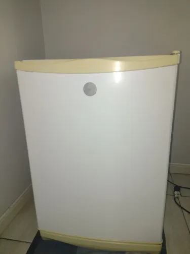 Vendo ou troco frigobar barato pouco usado