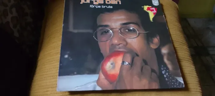 Disco de vinil - JORGE BEN FORÇA BRUTA importado EDIÇÃO França  1975