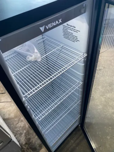 Expositora de Bebidas Venax 209L, Preto 220V