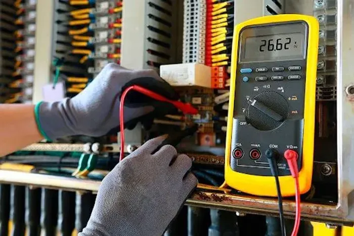 Eletricista ( técnico em eletrotécnica)