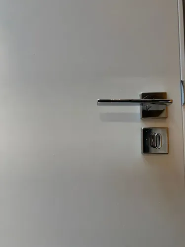 PORTA PORMADE BRANCA LISA SÓLIDA COM FECHADURA