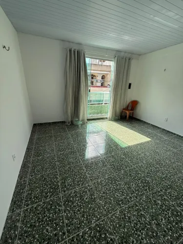 Alugo kit net quarto, banheiro e área de serviço. Tratar pelo telefone *