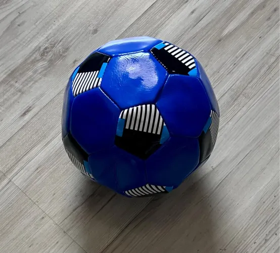 Bola de Futebol de tamanho oficial número 5