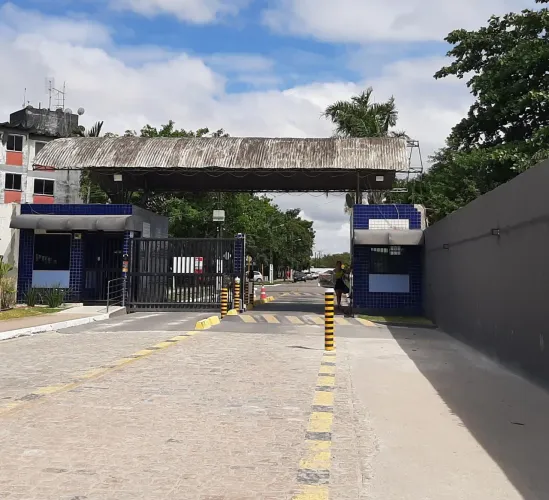 Alugo apartamento com 2/4 semi mobiliado.