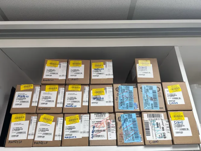Vendo 18 Cartuchos para Impressora Samsung Multi XP X4220RXP- Grátis a impressora.