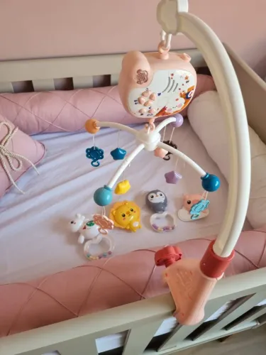 Móbile Musical para Berço com Chocalho Com Projeção De Luzes E Som Controle Remoto