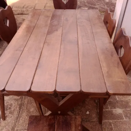 Mesa madeira maciça.