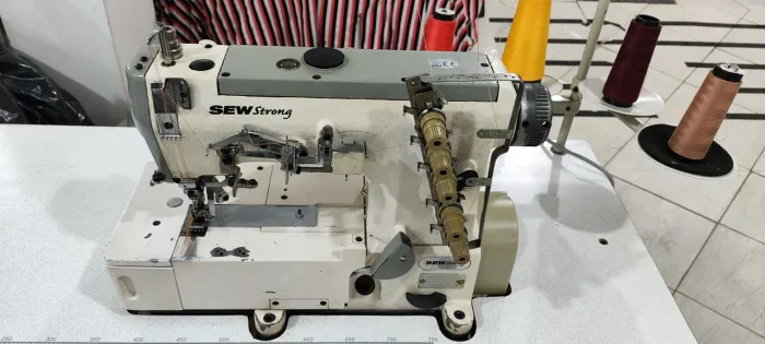 Máquina Galoneira com motor eletrônico.