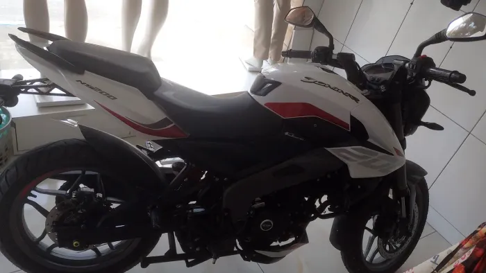 Bajaj dominar ns 200 2026 branca