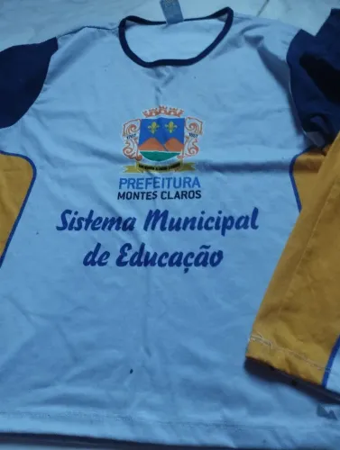 Vendo uniforme escolar em ótimo estado as duas Blusas por 40 reais