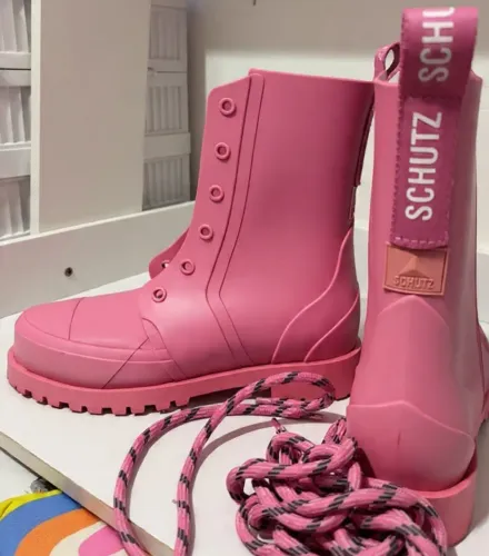 bota rosa Schutz