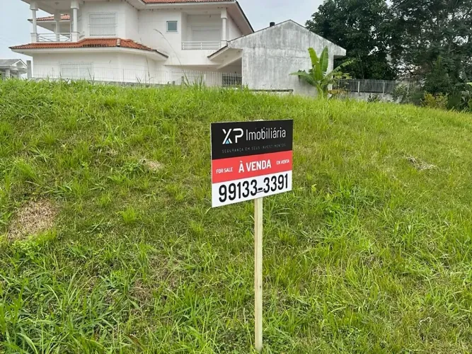 Terreno de esquina na Pedra Branca