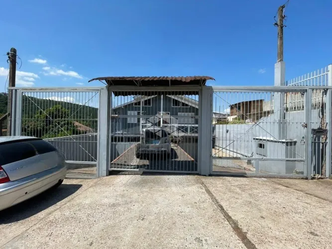 Casa no Bairro Cavalhada Zona Sul de Poa - oportunidade para investidor!