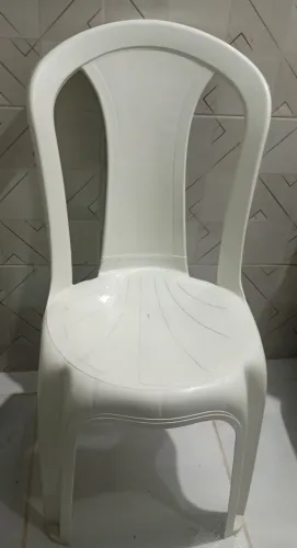 Cadeira Plástica Simples