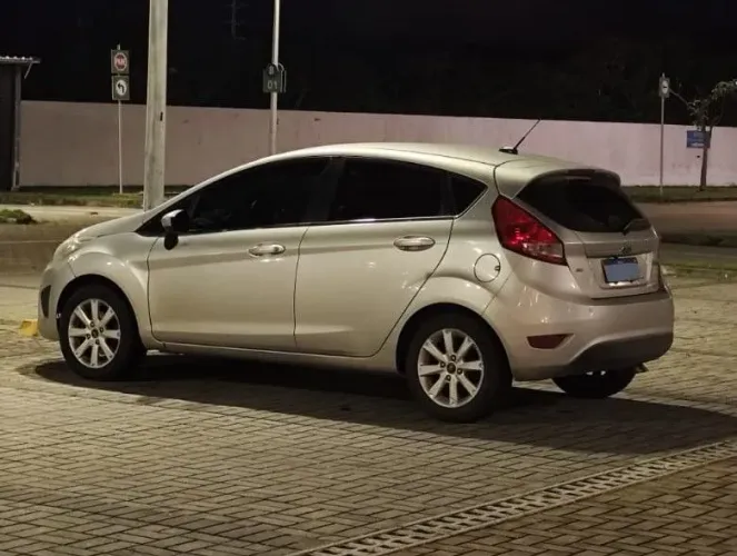 Ford Fiesta SE 1.6 16V Flex 5P 2012