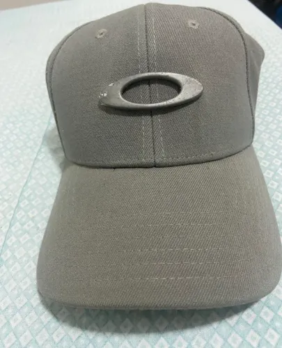 Boné oakley tincan cinza s/m