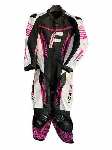Macacão Feminino Forza Mugello Pró V3 - Preto, Branco e Rosa