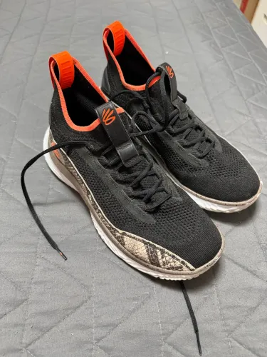 Curry 8 tamanho 43