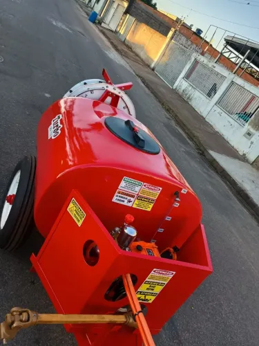 Pulverizador - 700 litros (Novo)
