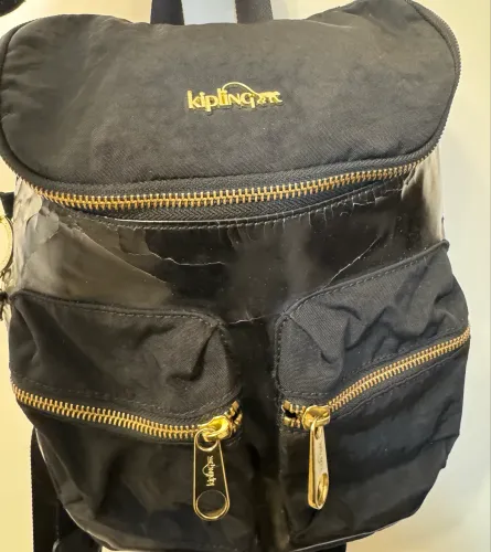 Mochila da Kipling com avarias