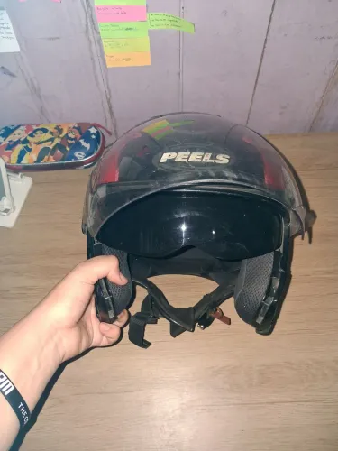 Vende-se capacete "coquinho" Peels, para uso ou reforma