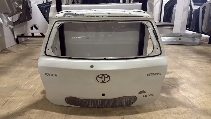 Tampa traseira recondicionado Toyota Étios hatch
